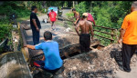 Perbaikan Jembatan yang menghubungkan Desa Jinengdalem dan Desa Poh Bergong 