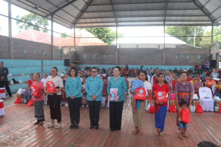 TP PKK Provinsi Bali Gelar Aksi Sosial “Menyapa dan Berbagi” di Desa Petandakan