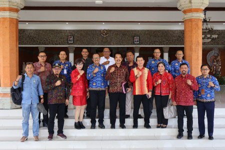 Sekda Suyasa Terima Kunker Komisi I dan IV DPRD Bali Bahas Ranperda KIP