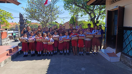 *Peduli Korban Banjir Bandang, Kwarcab Buleleng Berikan Perlengkapan Sekolah Bagi Siswa Terdampak*