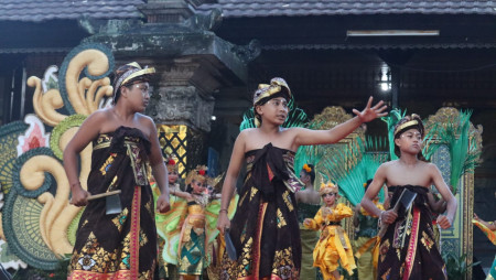 Angkat Pesan Pelestarian Alam, Garapan Ngelawang “Wewaler” Tampil Memikat Ratusan Penonton 