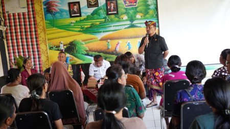 Kelurahan Penarukan dan Desa Poh Bergong Jadi Pilot Project Digitalisasi Data Bansos di Buleleng
