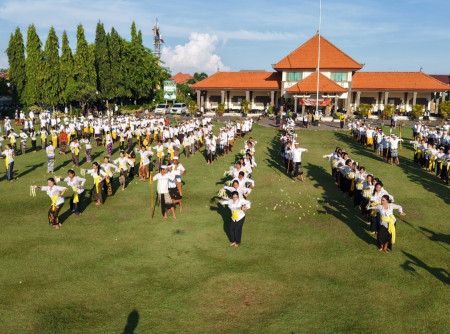 Ribuan Siswa Spendaraja Meriahkan Pagelaran Seni Budaya Kokurikuler